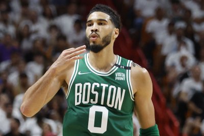 Celtics ’embarrass’ Heat to even Eastern Conference finals